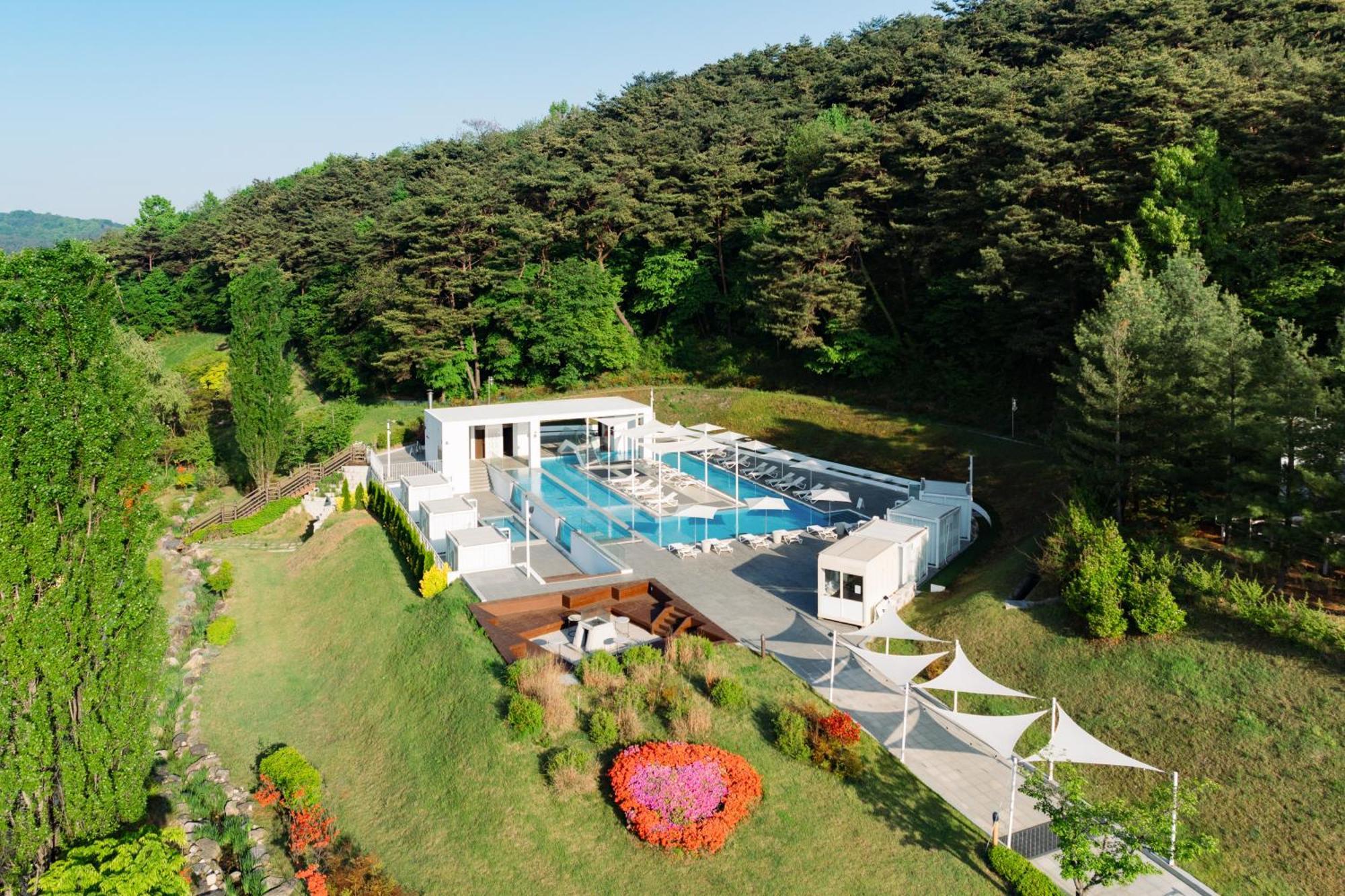 The Suites Hotel Namwon Bagian luar foto