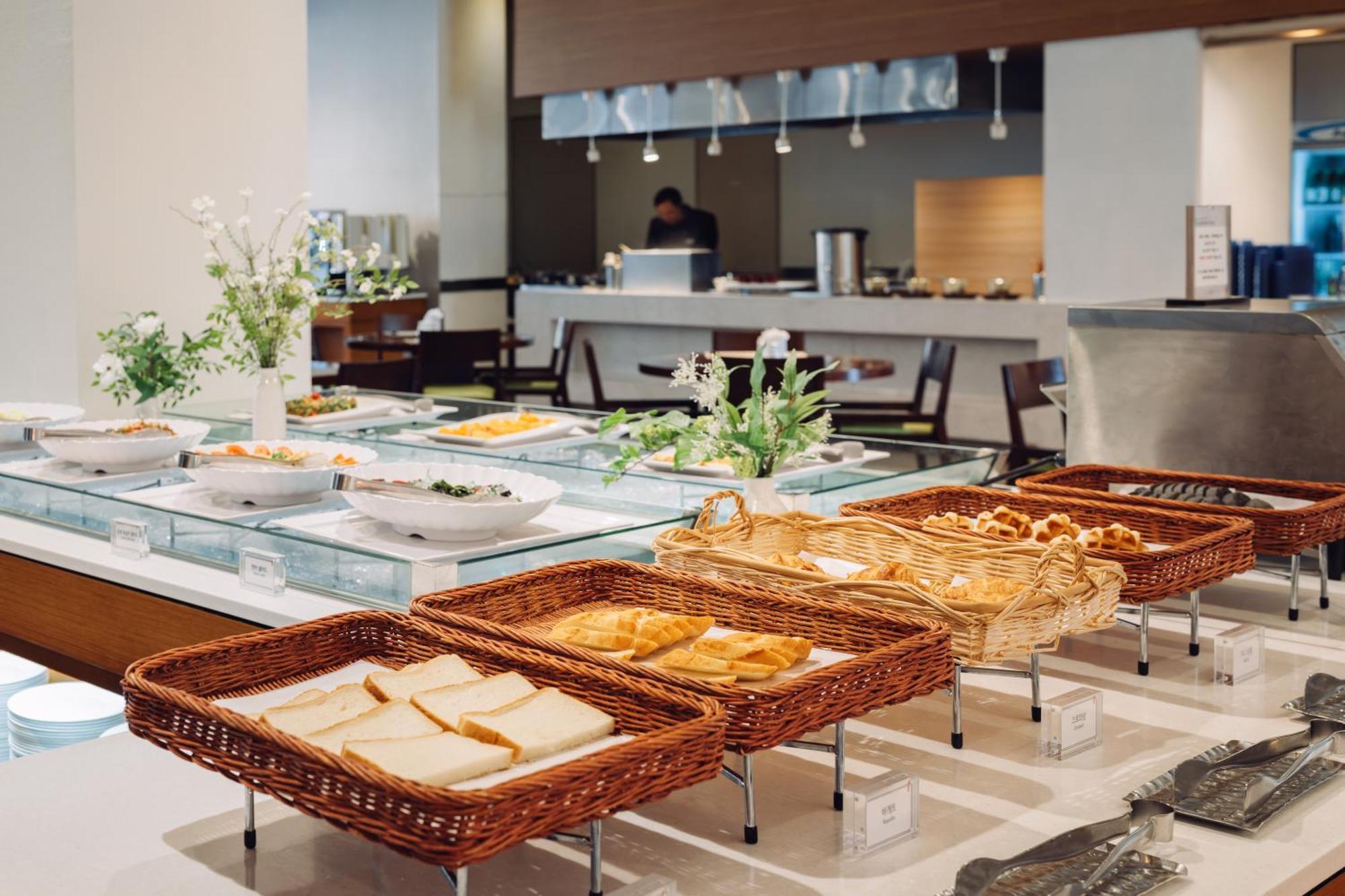 The Suites Hotel Namwon Bagian luar foto